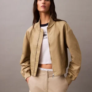 Chaqueta con Logo Hero